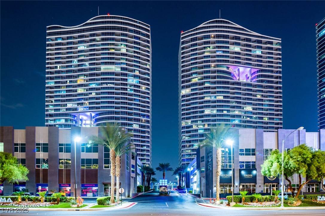 Las Vegas, NV 89103,4525 Dean Martin DR #3207
