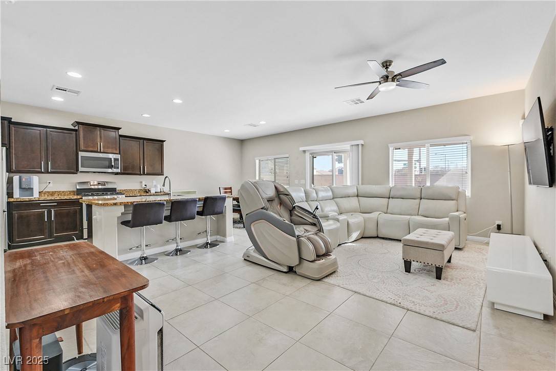 Las Vegas, NV 89148,9413 Aggie CT