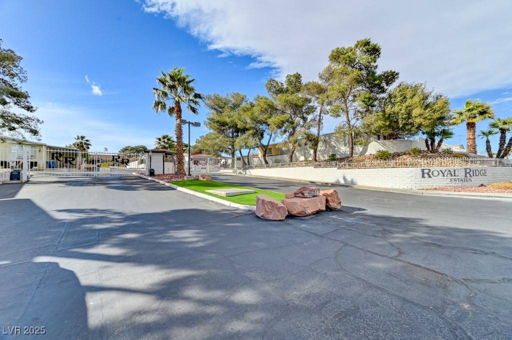 Las Vegas, NV 89103,5036 Royal AVE