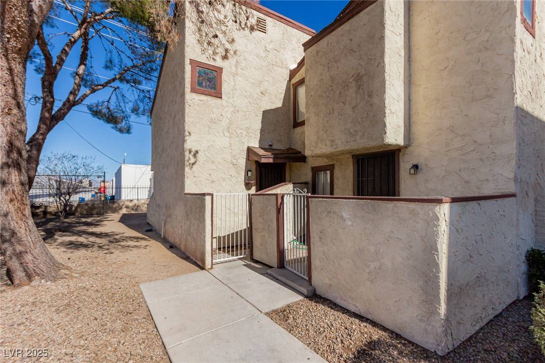 Las Vegas, NV 89119,5015 Spencer ST #C