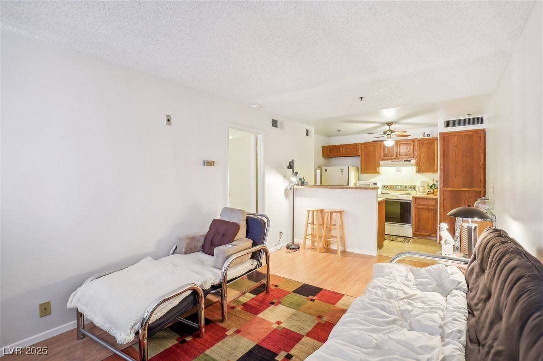 Las Vegas, NV 89119,1381 E University AVE #301