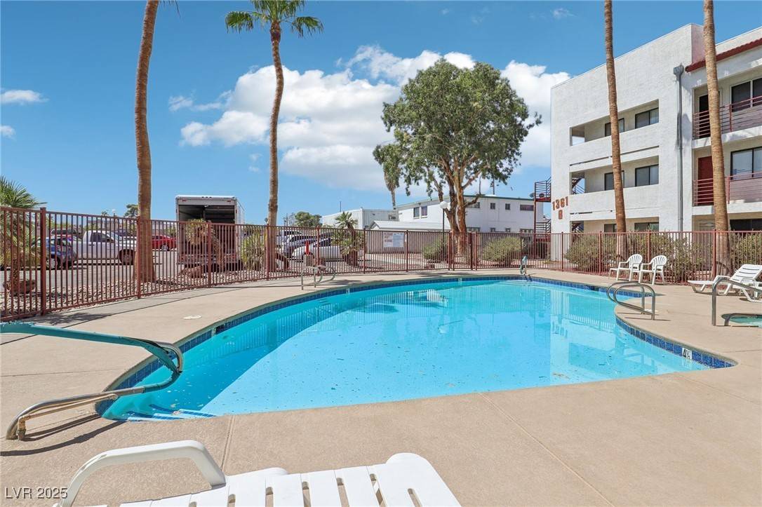 Las Vegas, NV 89119,1381 E University AVE #301