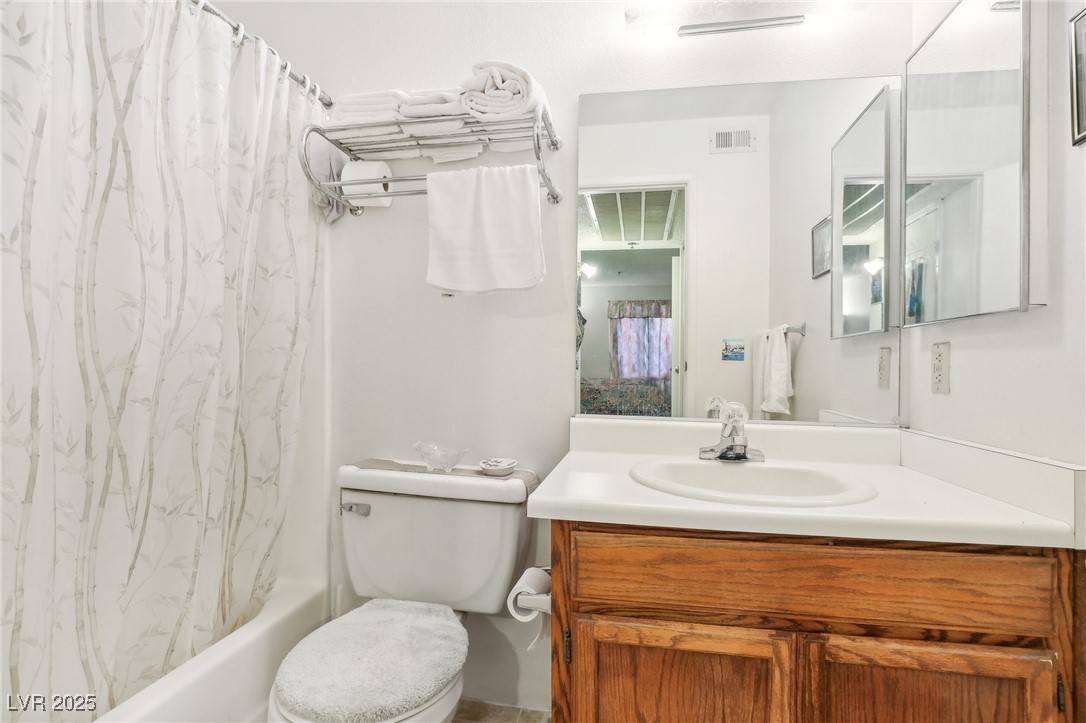 Las Vegas, NV 89119,1381 E University AVE #301