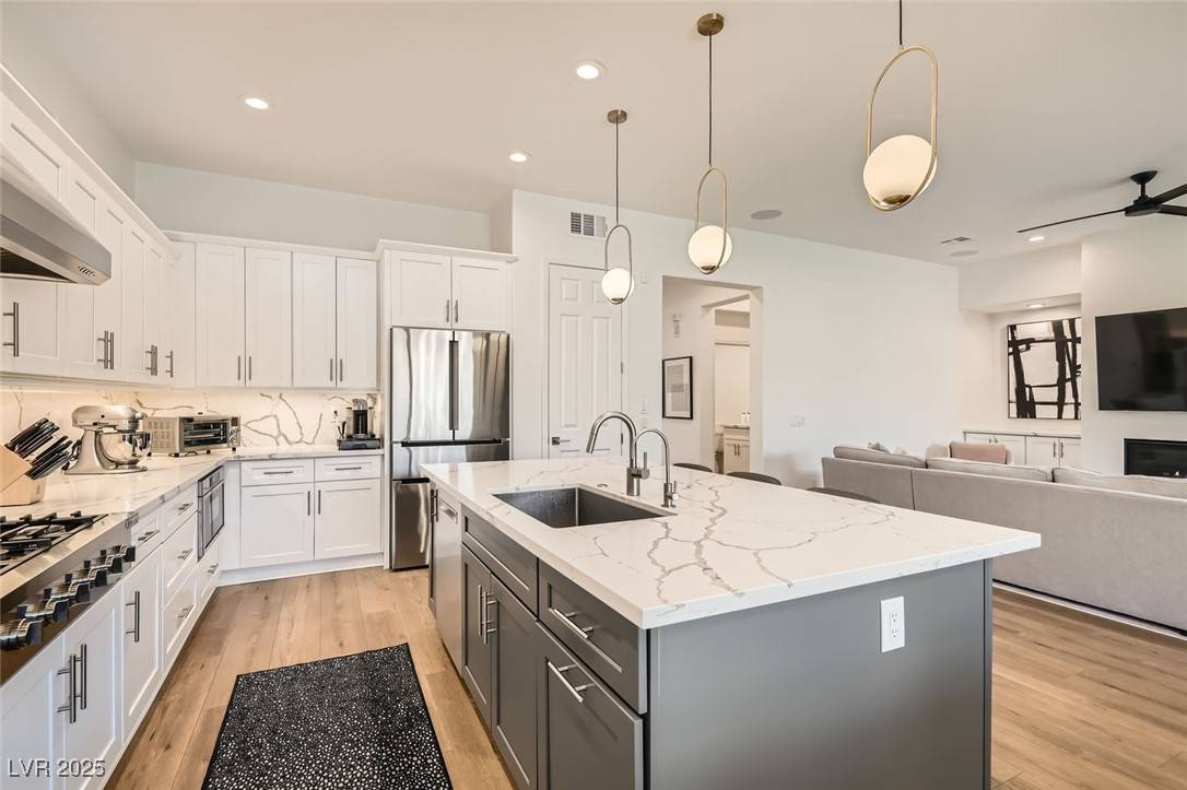 Henderson, NV 89052,21 Levan Hills TRL