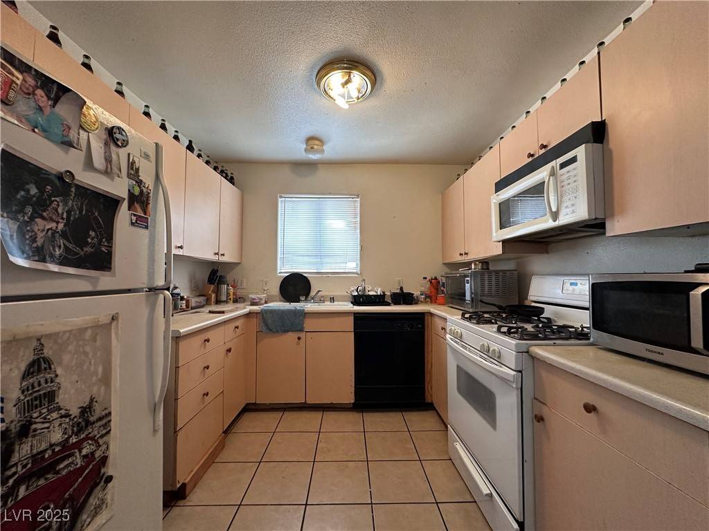 North Las Vegas, NV 89030,2101 Sun AVE