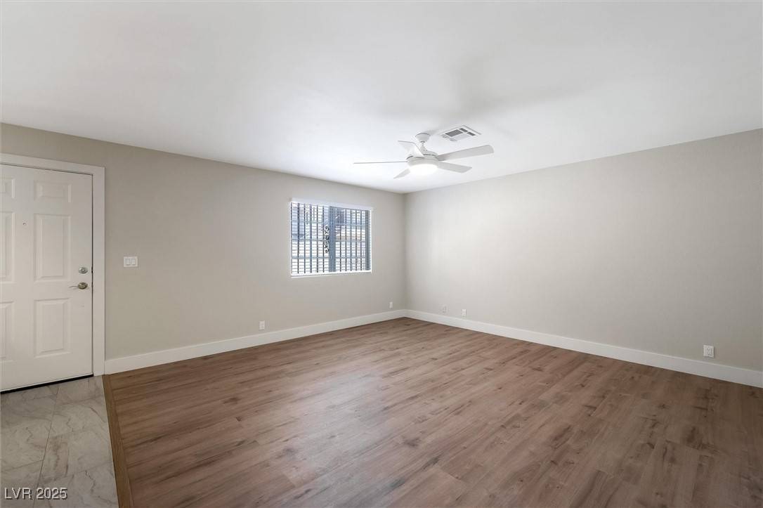 Las Vegas, NV 89115,4300 N Lamont ST #270