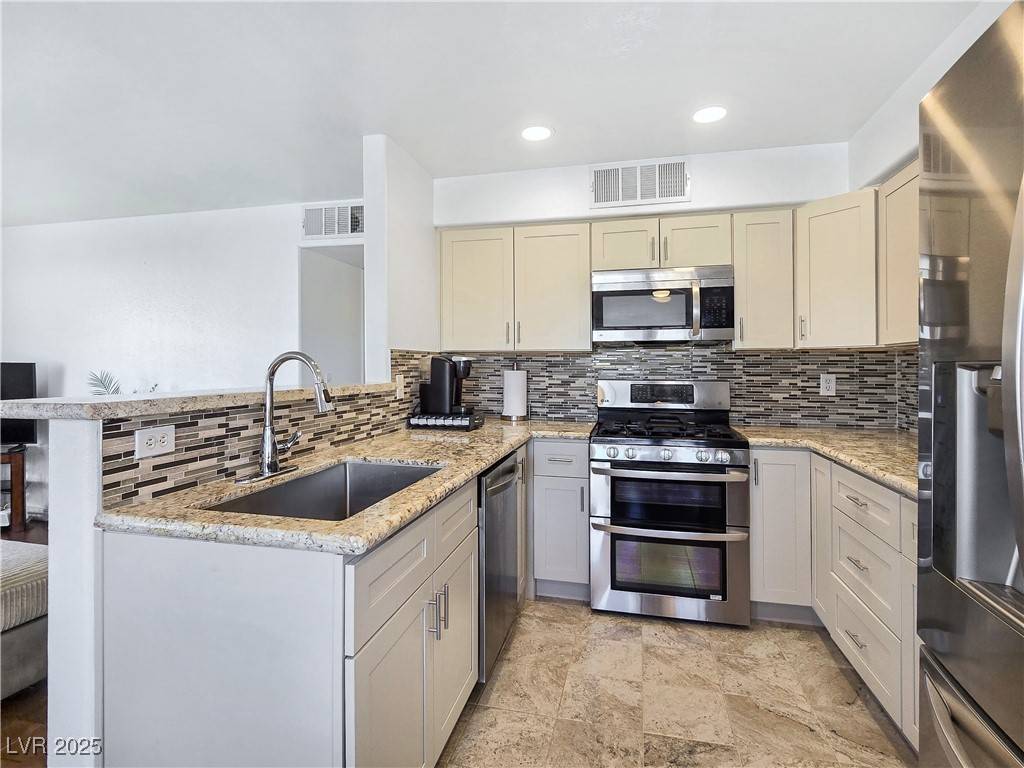 Las Vegas, NV 89120,5092 Mandalay Springs DR #201