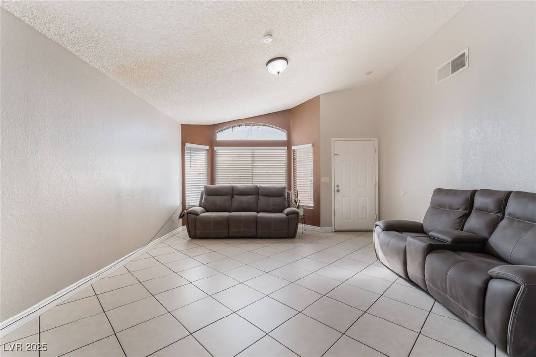 Las Vegas, NV 89108,6224 Mandarin DR