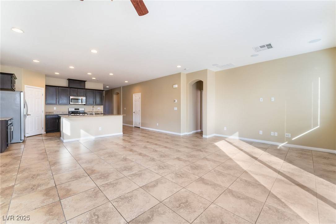 North Las Vegas, NV 89081,5648 Alitak Bay ST