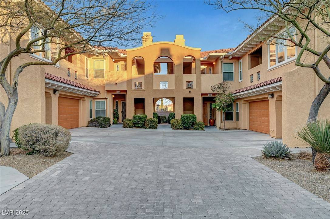 Las Vegas, NV 89138,820 Canterra ST #1054