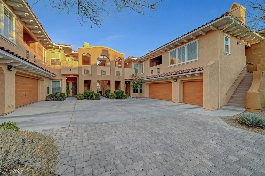 Las Vegas, NV 89138,820 Canterra ST #1054