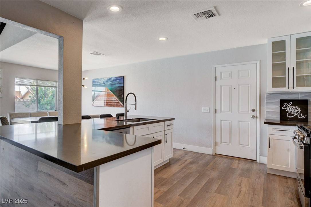 Las Vegas, NV 89121,4164 Don Bonito ST