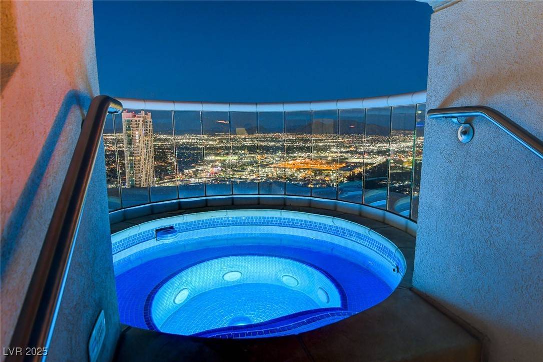 Las Vegas, NV 89109,2777 Paradise RD #3704