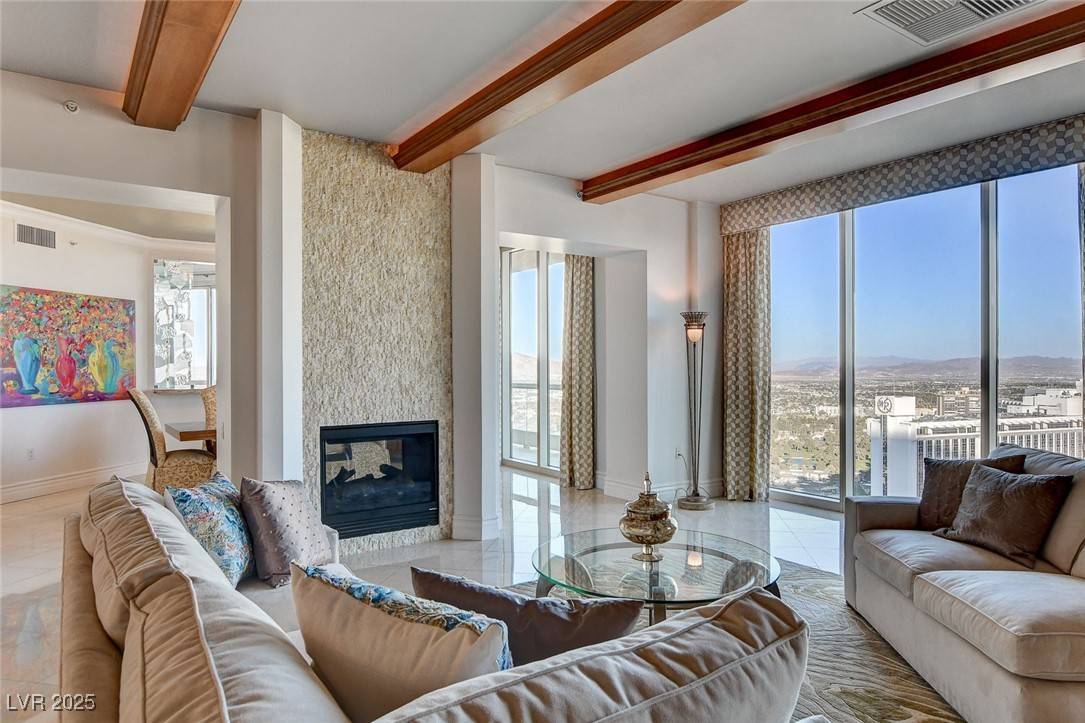 Las Vegas, NV 89109,2777 Paradise RD #3704