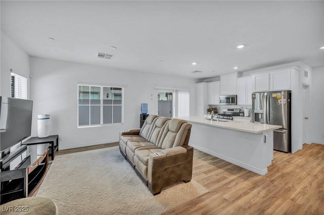 Las Vegas, NV 89131,7348 N Decatur BLVD #5