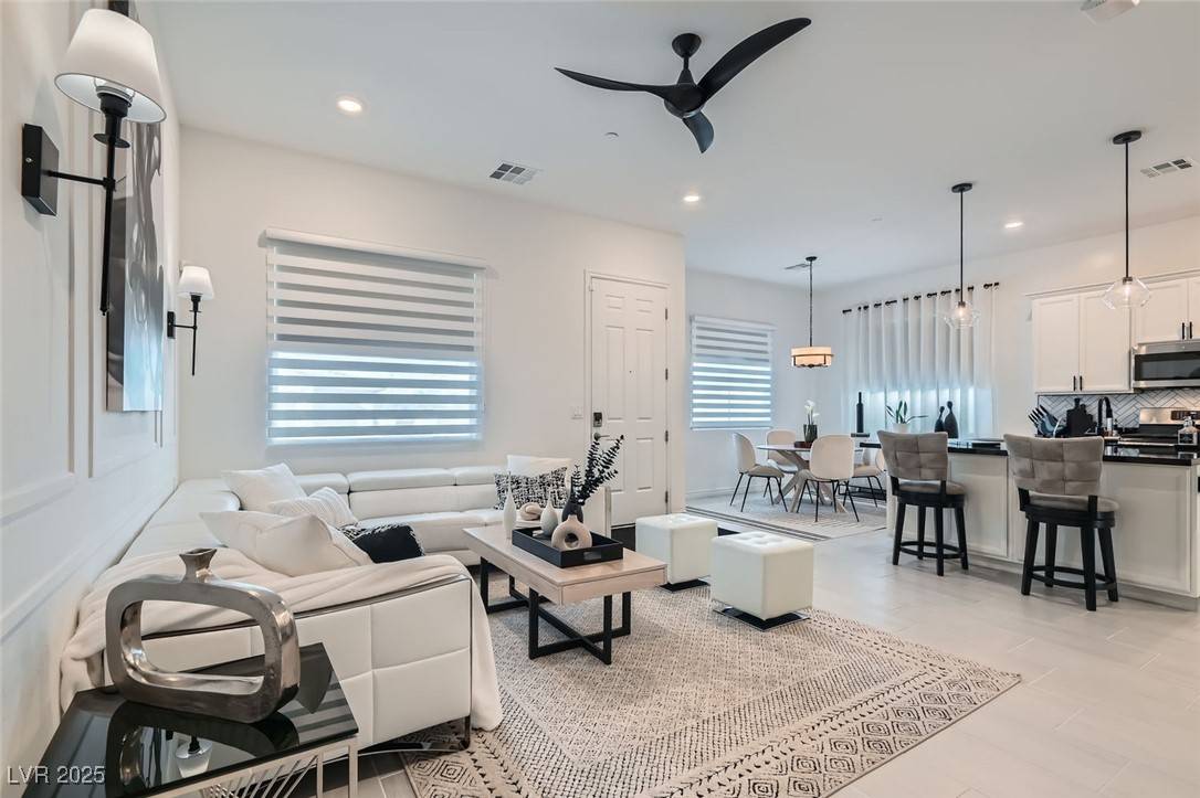 Henderson, NV 89011,795 Sunny Sagebrush ST