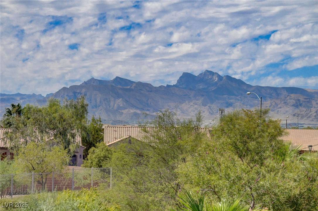 North Las Vegas, NV 89084,4129 FABULOUS FINCHES AVE