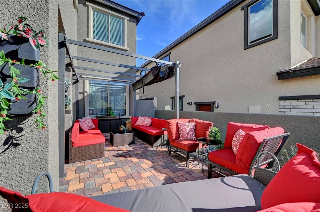Las Vegas, NV 89138,394 Red Feather Peak CT