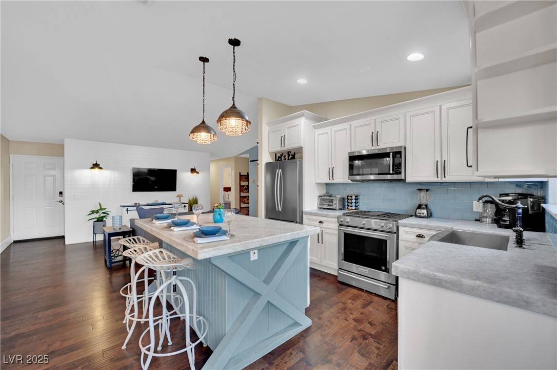 Henderson, NV 89014,585 Jackson DR