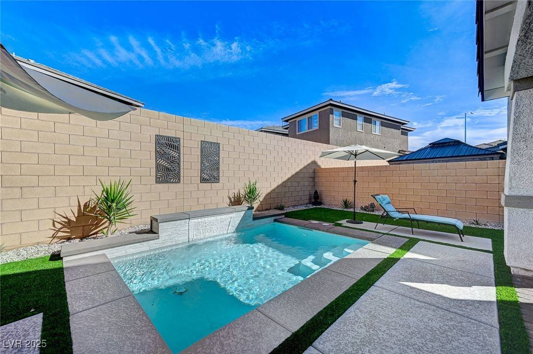 Henderson, NV 89011,690 Monroe Hill PL