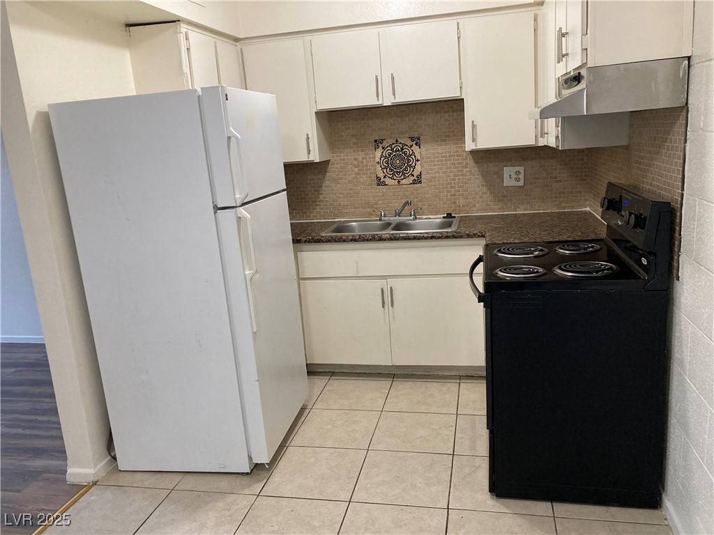 Las Vegas, NV 89169,565 S Royal Crest CIR #15