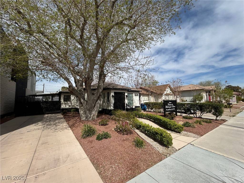 Las Vegas, NV 89101,626 S 8th ST