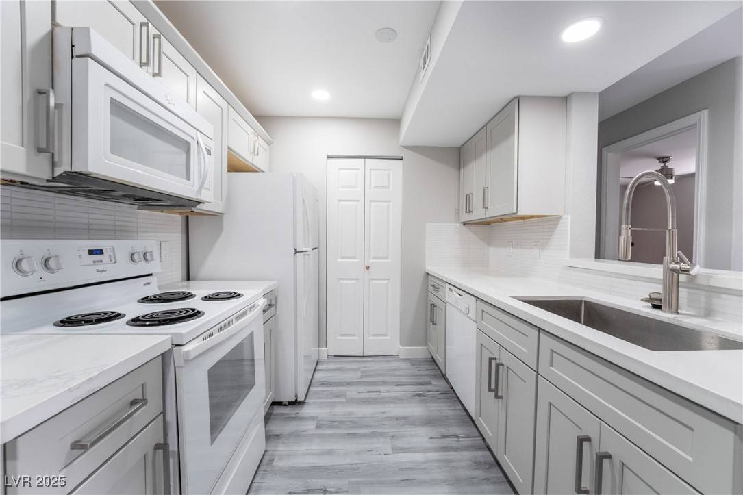 Las Vegas, NV 89107,220 Mission Catalina LN #202
