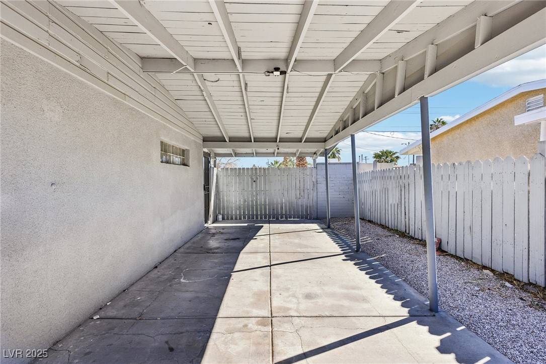 Las Vegas, NV 89104,2205 Santa Clara DR
