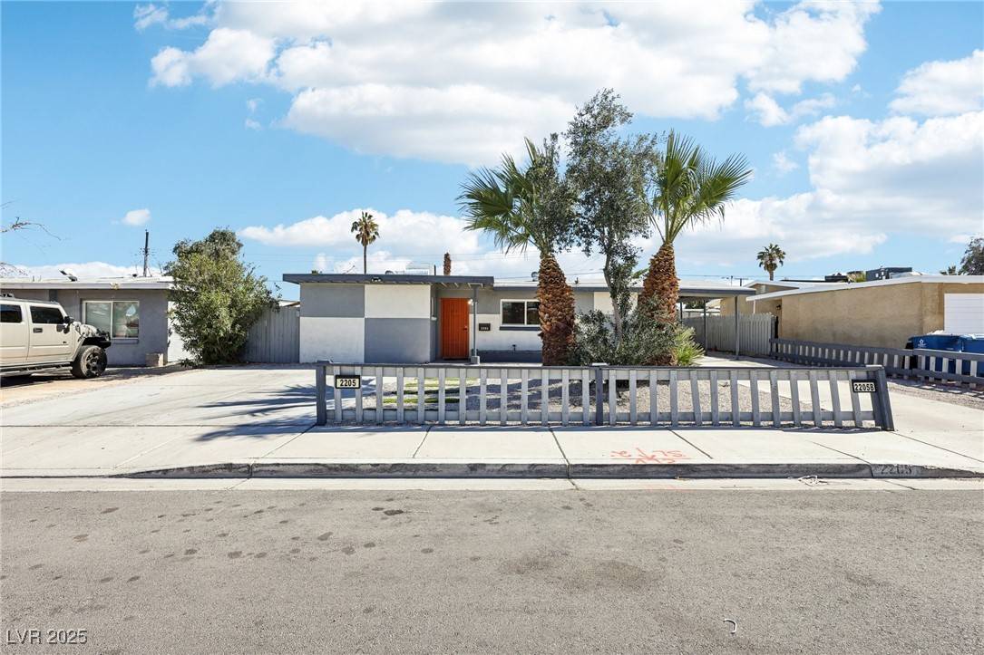 Las Vegas, NV 89104,2205 Santa Clara DR