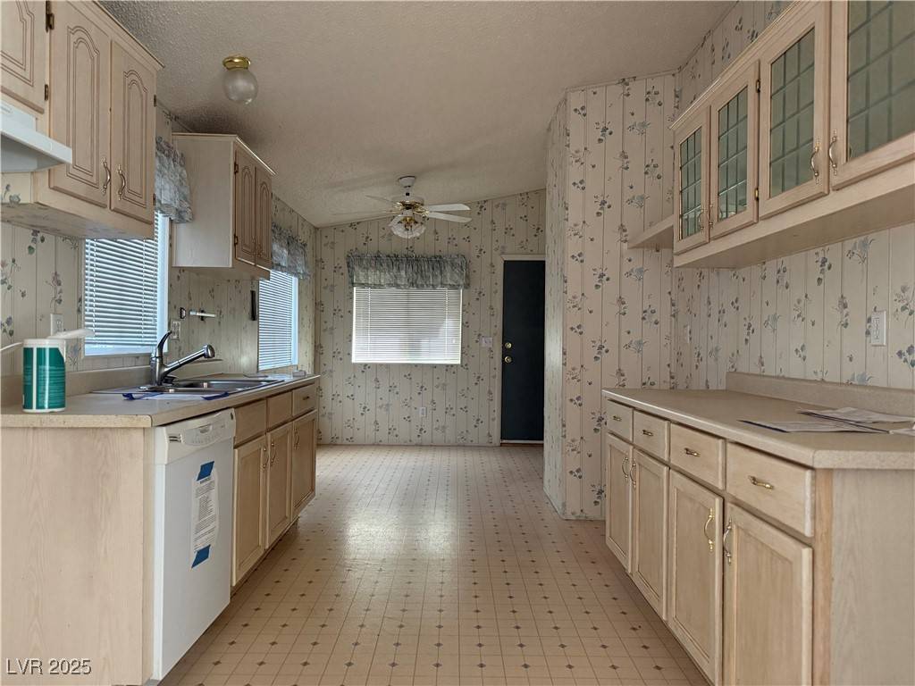 Pahrump, NV 89048,2431 Manitoba ST