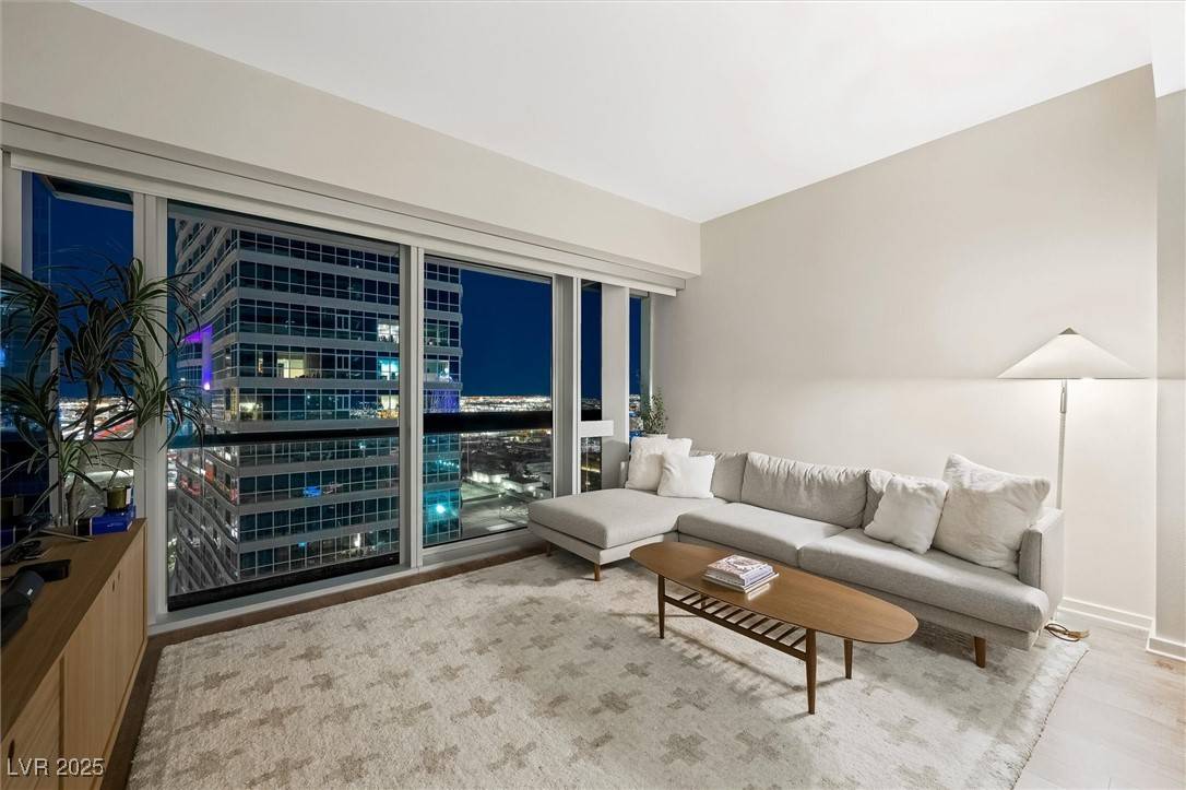 Las Vegas, NV 89103,4471 DEAN MARTIN DR #2705