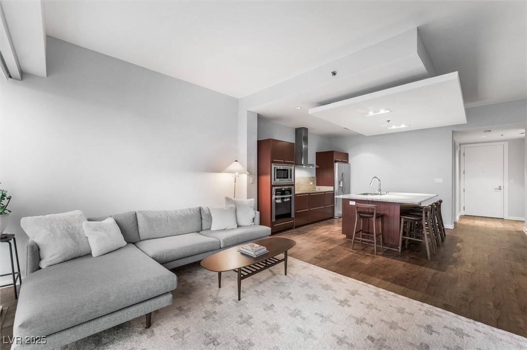Las Vegas, NV 89103,4471 DEAN MARTIN DR #2705