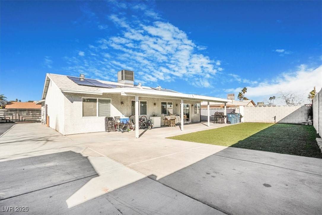 Las Vegas, NV 89121,4303 E Viking RD