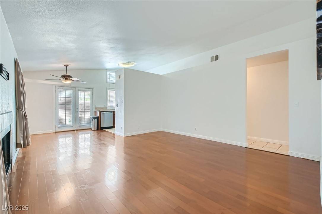 Las Vegas, NV 89108,6412 Yarmouth DR