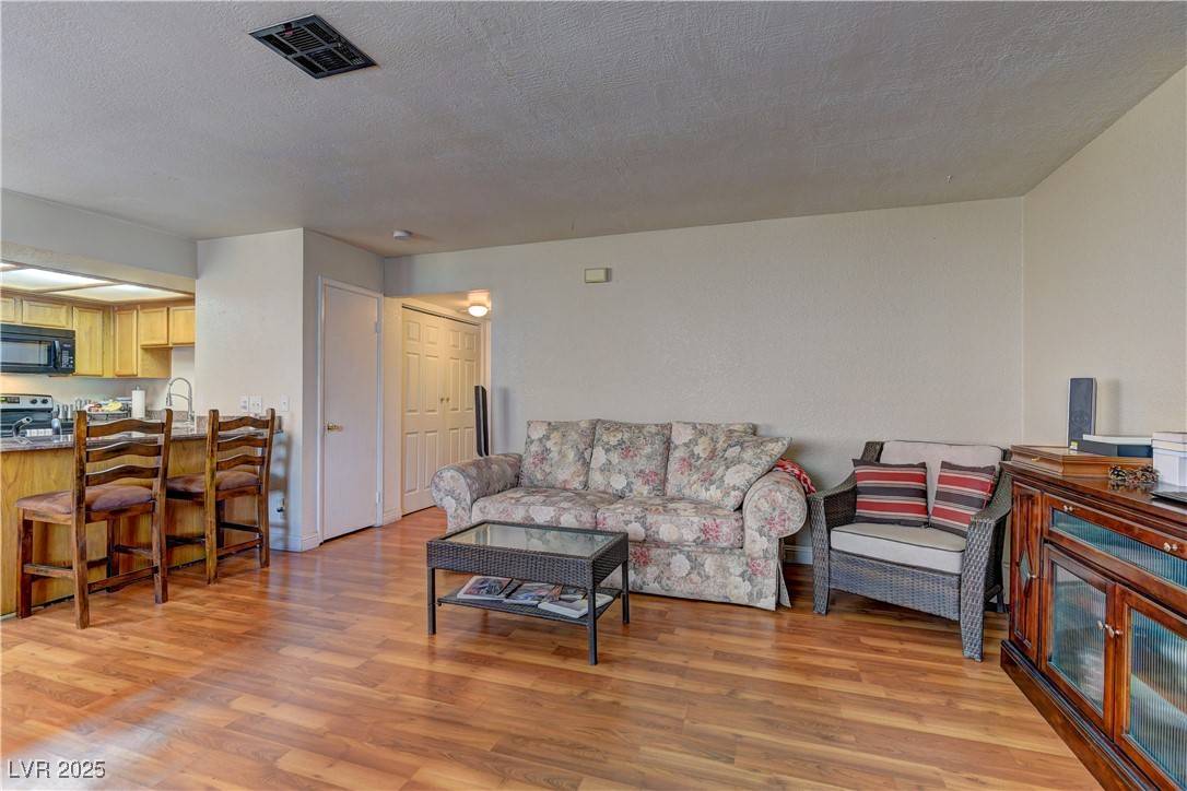 Las Vegas, NV 89128,905 Rockview DR #101