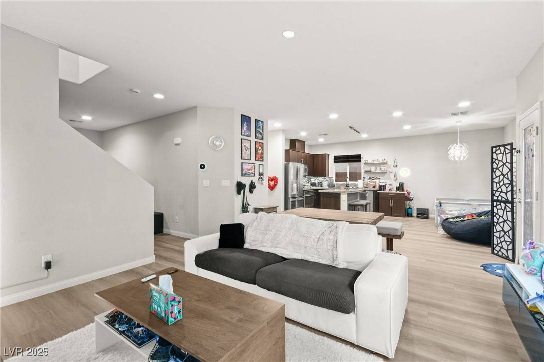 Las Vegas, NV 89166,6989 Walden Park ST
