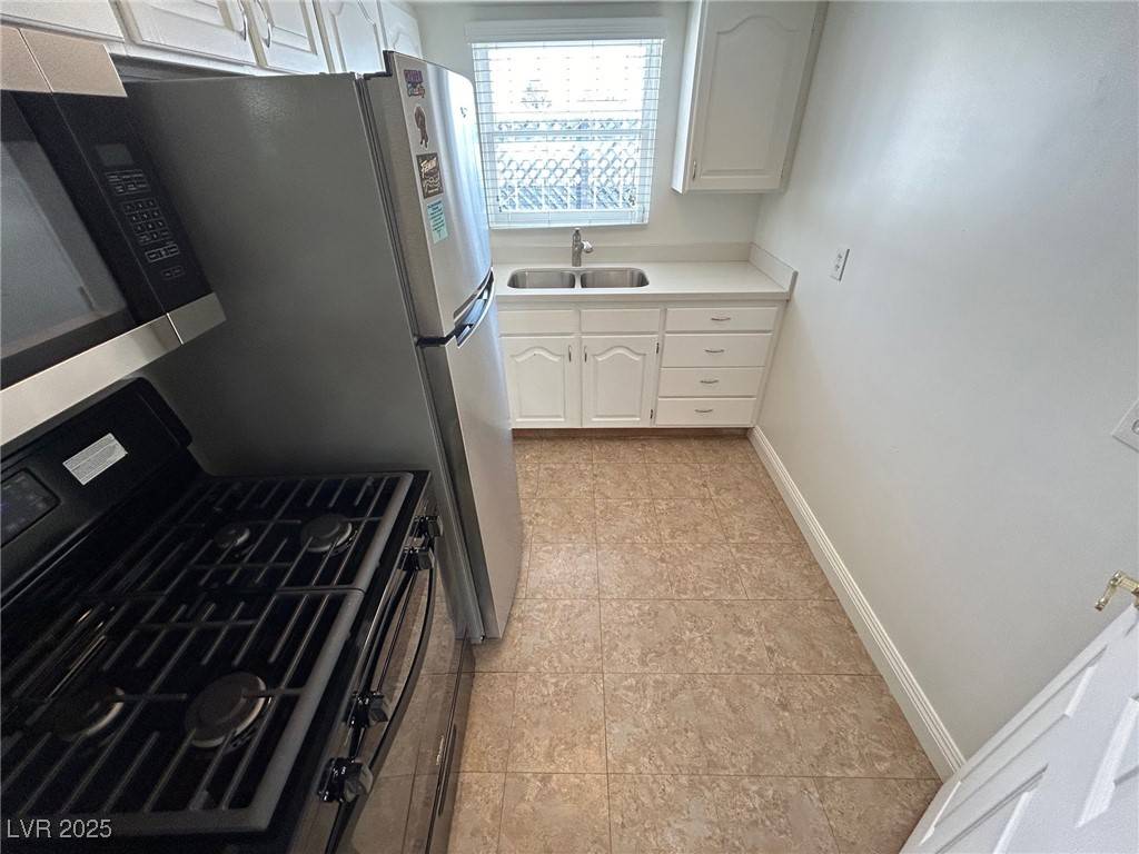 Las Vegas, NV 89101,529 S 10th ST