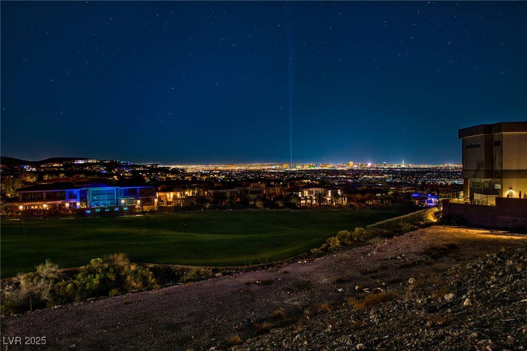 Henderson, NV 89012,633 Majestic Rim DR