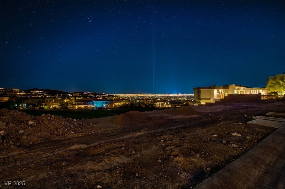 Henderson, NV 89012,633 Majestic Rim DR