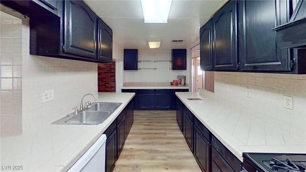 Las Vegas, NV 89110,173 Betty LN