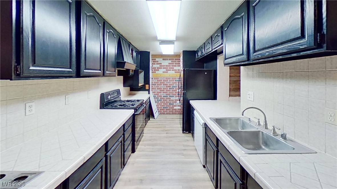 Las Vegas, NV 89110,173 Betty LN