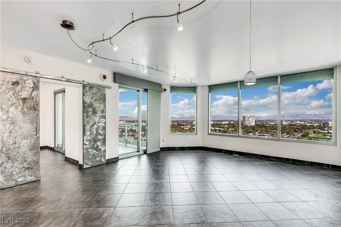 Las Vegas, NV 89109,322 Karen AVE #1902