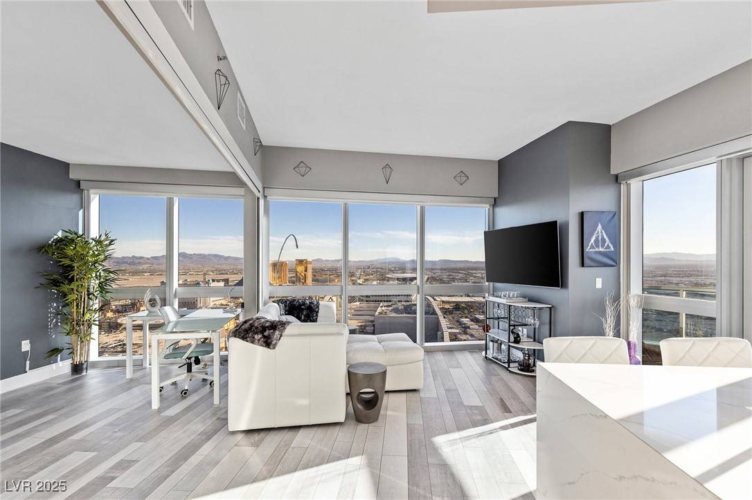 Las Vegas, NV 89103,4471 Dean Martin DR #4201