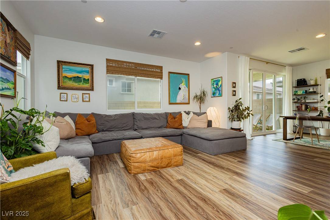 Henderson, NV 89011,683 Quasi ST