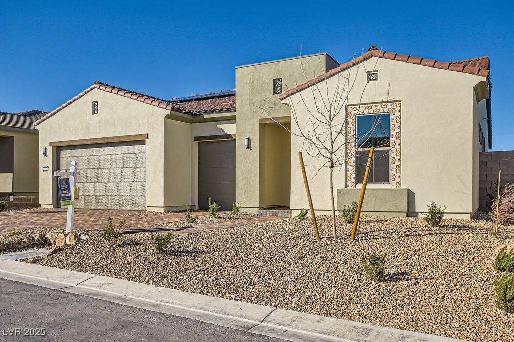 Las Vegas, NV 89143,10026 Honey Rose AVE