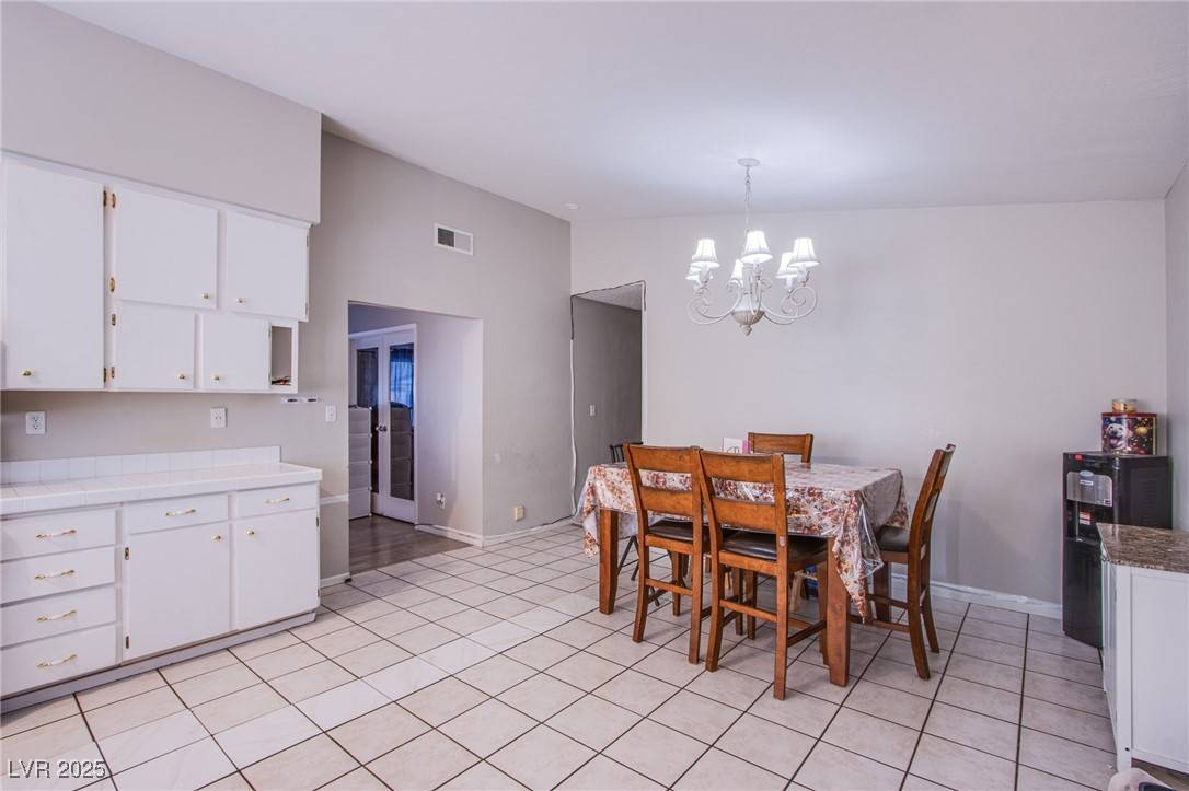 Las Vegas, NV 89119,5399 Surrey ST