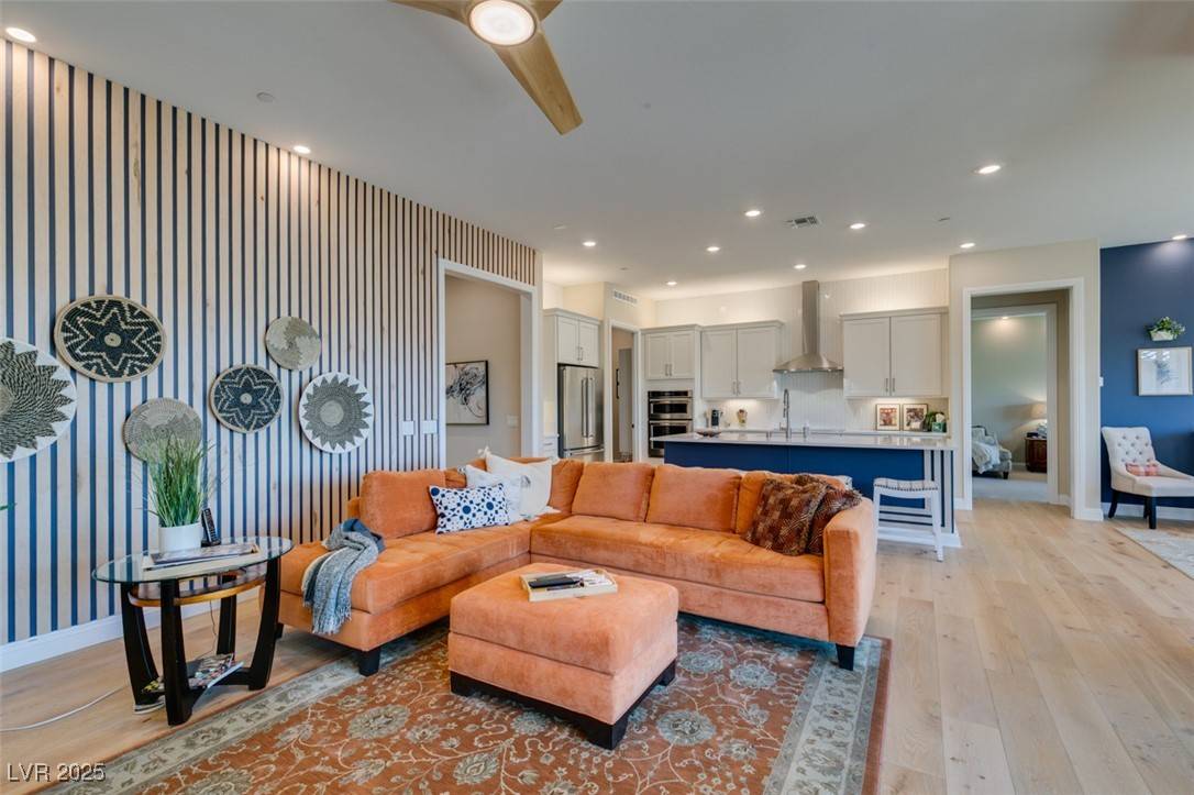Henderson, NV 89011,24 Cliffwater ST