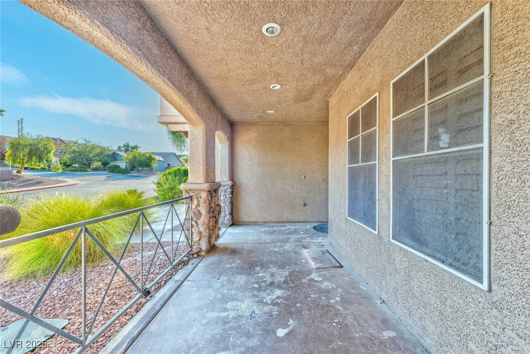 Henderson, NV 89012,647 Pacific Cascades DR