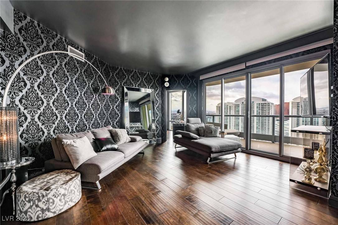 Las Vegas, NV 89109,222 Karen AVE #3404