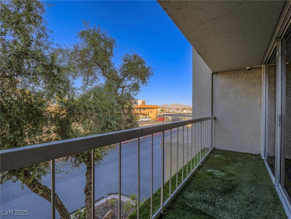 Las Vegas, NV 89169,725 N Royal Crest CIR #213